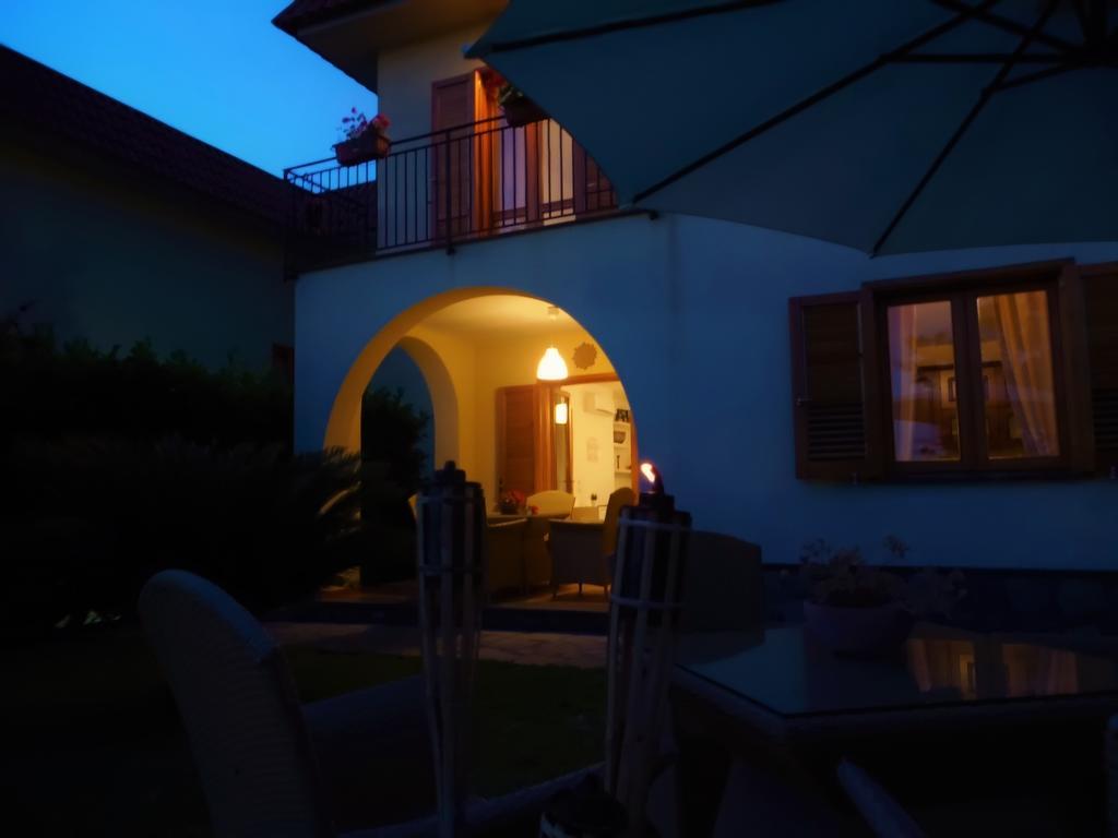 Villa Talea サンタガータ・スイ・ドゥエ・ゴルフィ エクステリア 写真